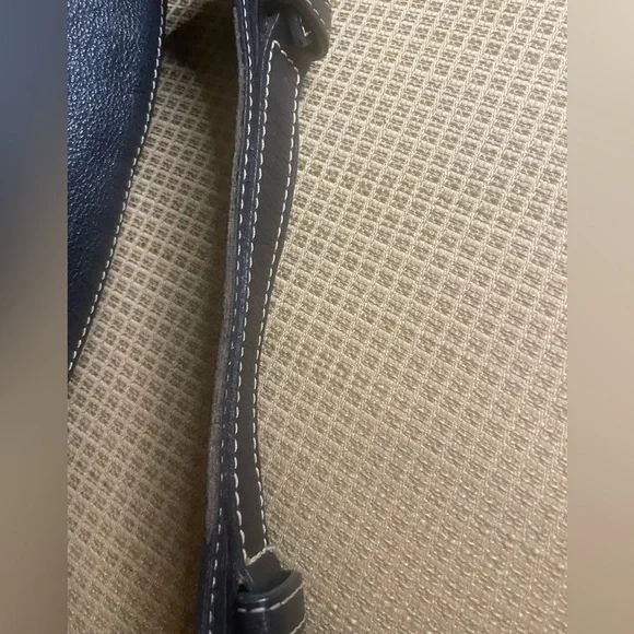 - Dooney & Bourke Large Dillen Bag -GUC - Picture 5 of 16